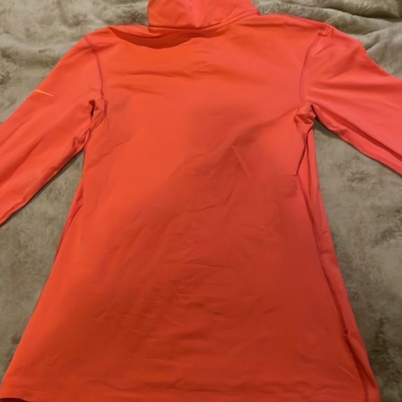 Women’s Nike medium Dri-fit top - Picture 6 of 7